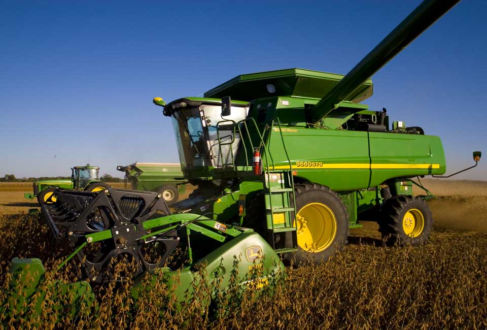 Agripneus Service - riparazione, vendita, montaggio e assistenza per gli pneumatici agricoli in Vigevano e in tutta la provincia di Pavia-Pneumatici per Mietitrebbie
