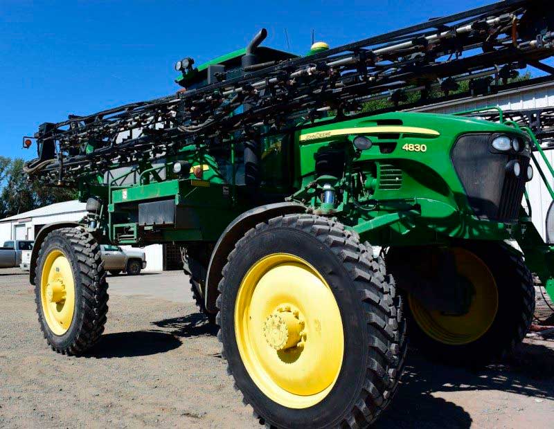 Agripneus Service - riparazione, vendita, montaggio e assistenza per gli pneumatici agricoli in Vigevano e in tutta la provincia di Pavia-Row Crop