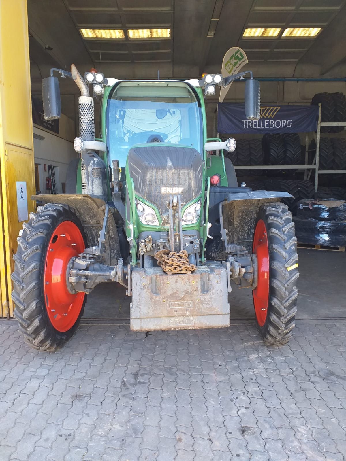 Pneumatici Stretti Agricoli per campo di Riso Risaia Pavia Oltrepo Pavese Vigevano Mortara