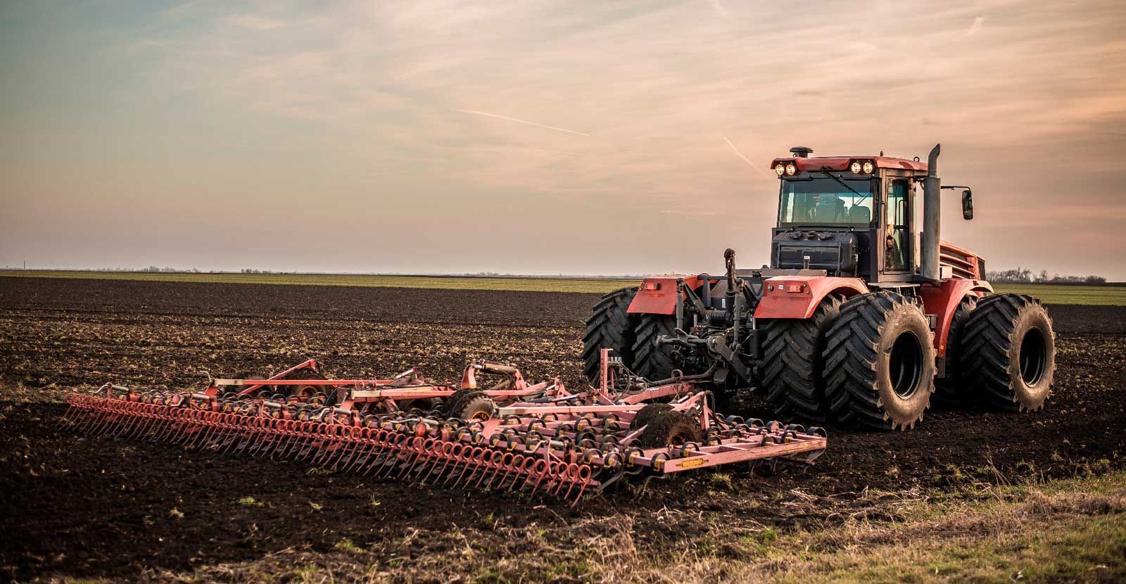 Agripneus Service - riparazione, vendita, montaggio e assistenza per gli pneumatici agricoli in Vigevano e in tutta la provincia di Pavia-Commercio di pneumatici