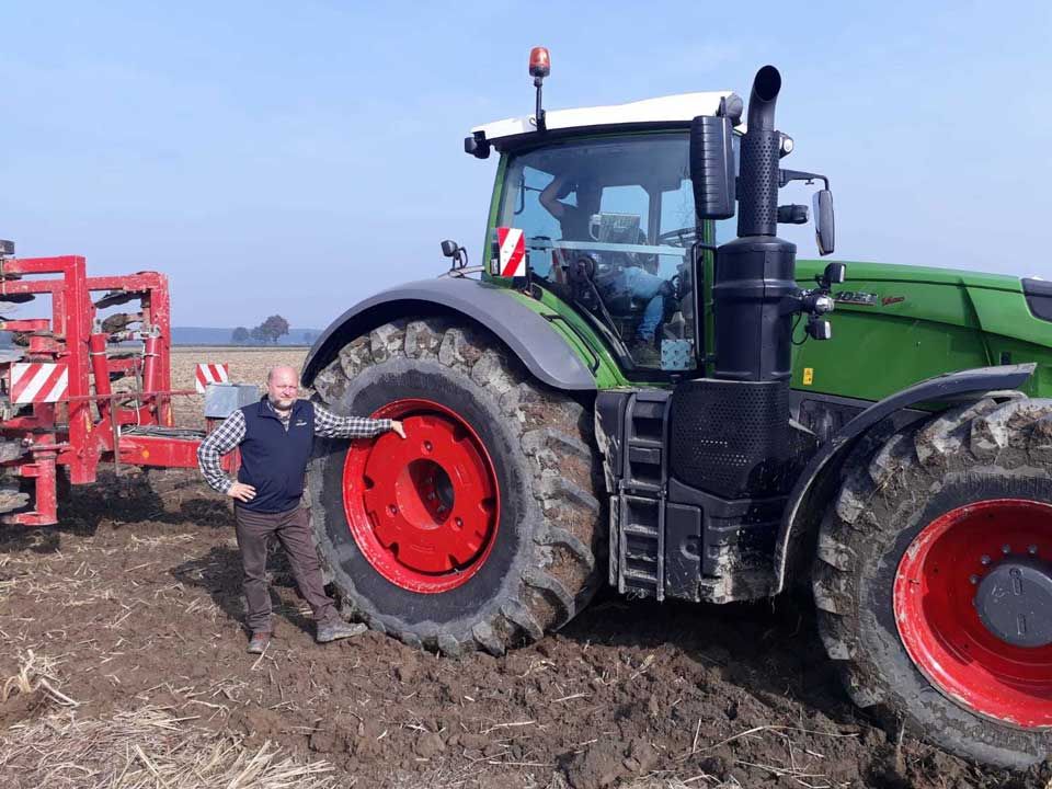 Agripneus Service - riparazione, vendita, montaggio e assistenza per gli pneumatici agricoli in Vigevano e in tutta la provincia di Pavia-Commercio di pneumatici