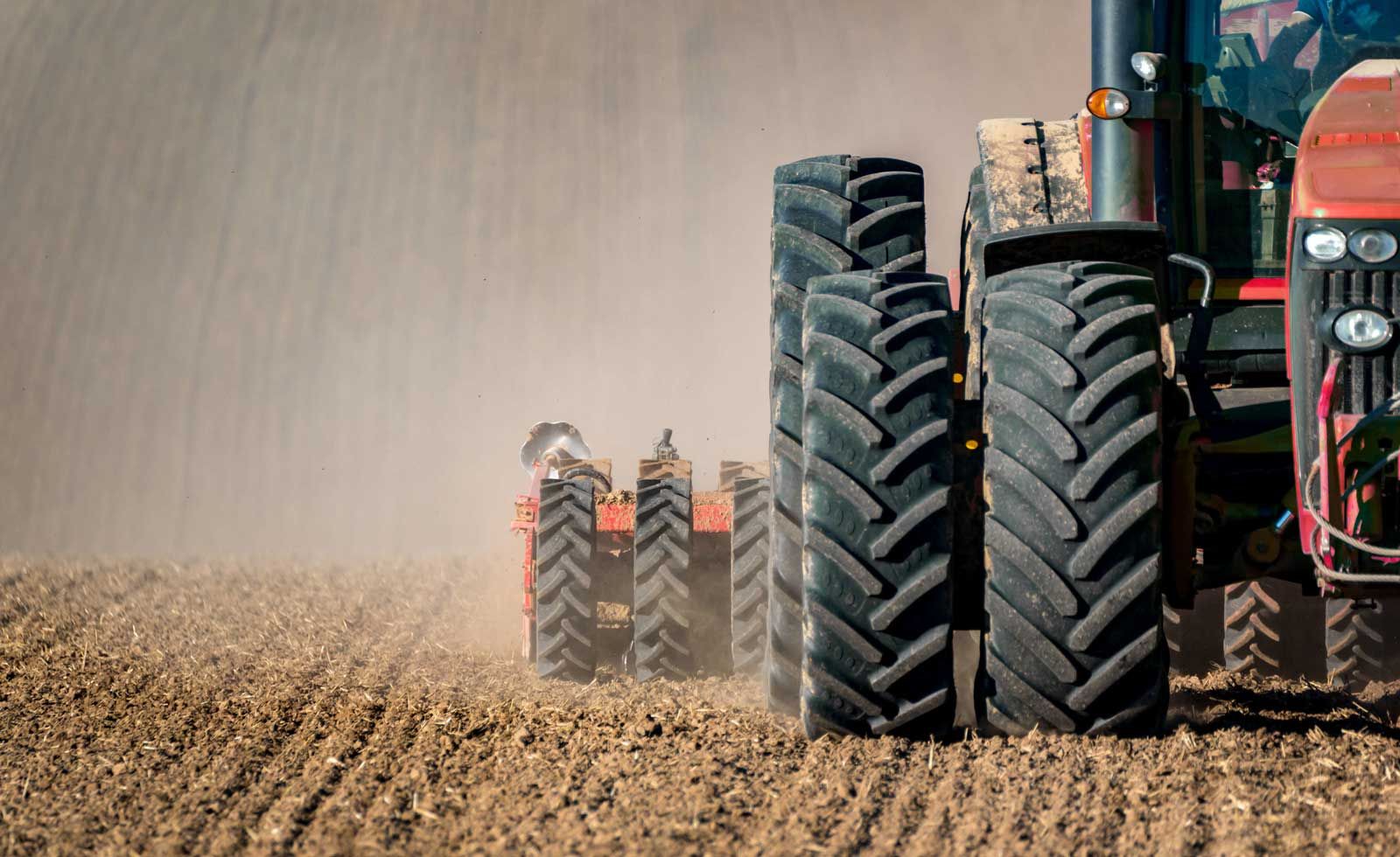 Agripneus Service - riparazione, vendita, montaggio e assistenza per gli pneumatici agricoli in Vigevano e in tutta la provincia di Pavia-Commercio di pneumatici